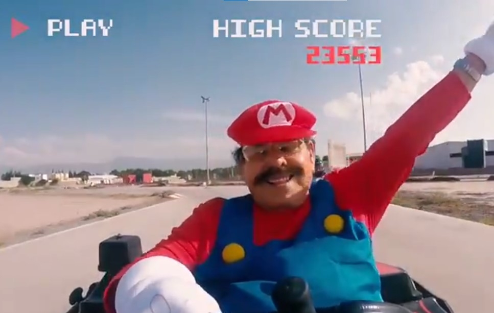 El video en el que felicita a todos los niños de Saltillo es parte de su campaña política