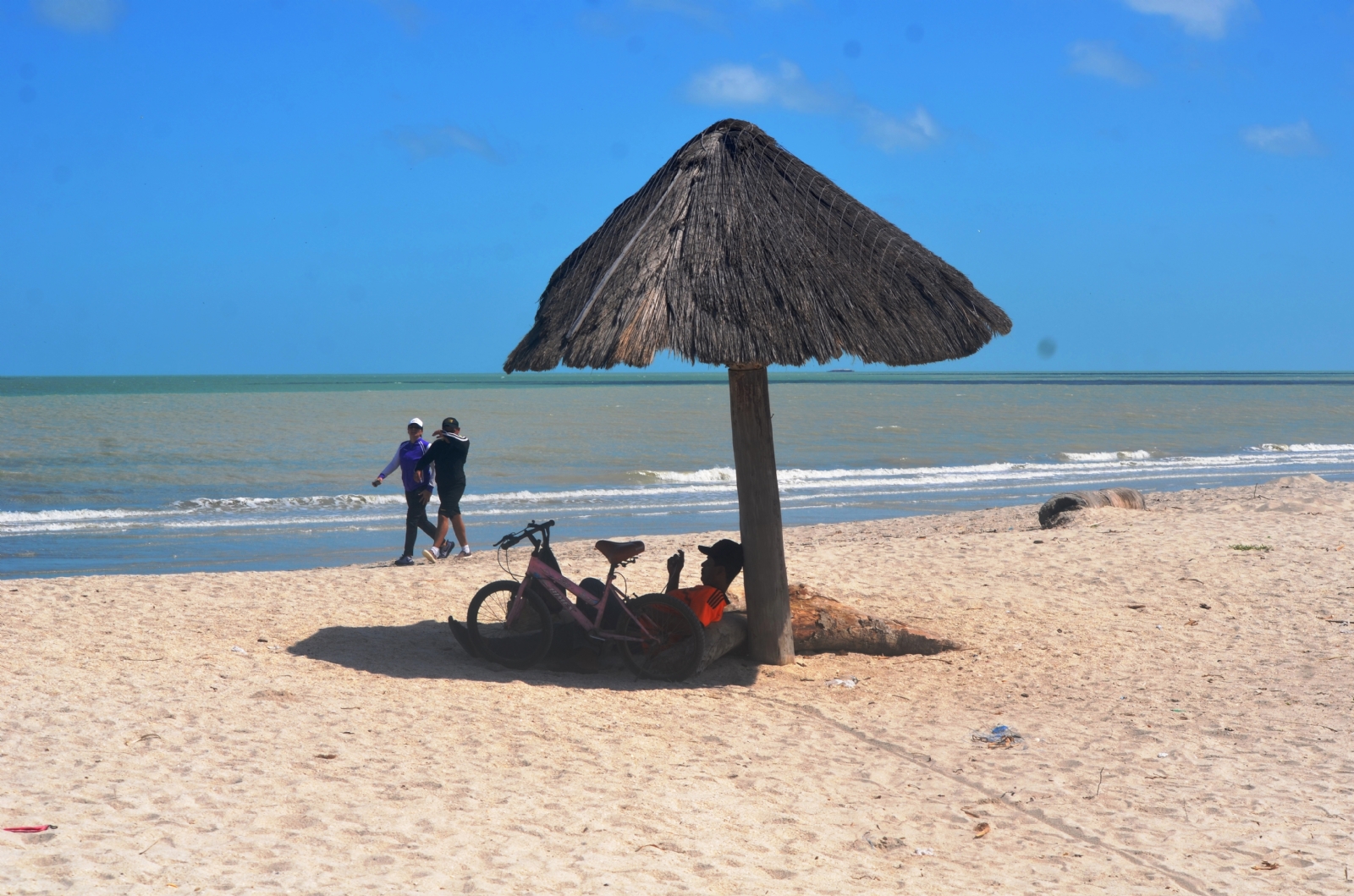 Los cuartos de negocios locales permanecen vacíos, refiere Margarito Carrillo, quien asegura que las personas en los balnearios no son turistas