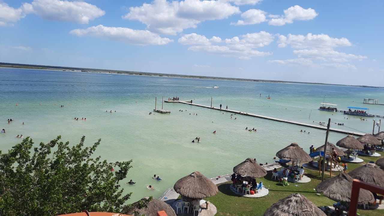 Laguna de Bacalar muestra graves señales de degradación ambiental; turistas quedan sorprendidos