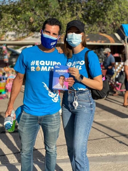 Rommel Pacheco volanteó y se tomó fotos con sus seguidores