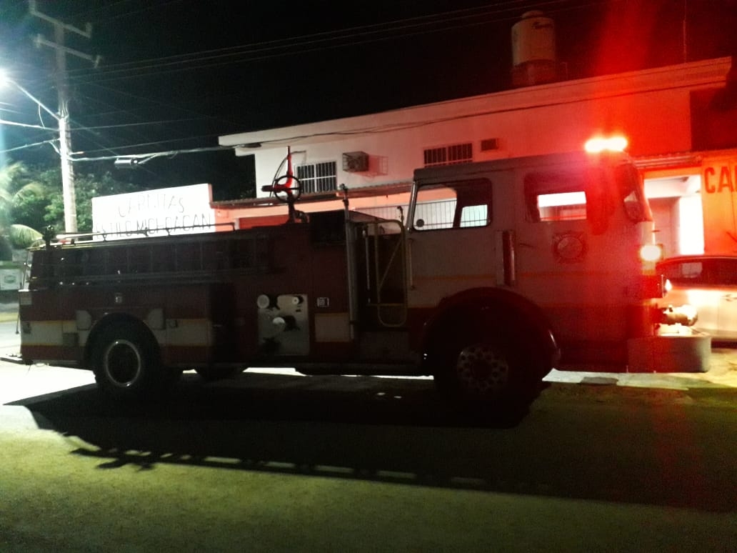 Fuga de gas provoca llegada de bomberos a un establecimiento de comida de Chetumal