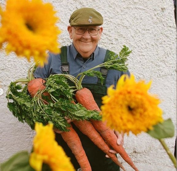 Abuelito protagoniza campaña de Gucci