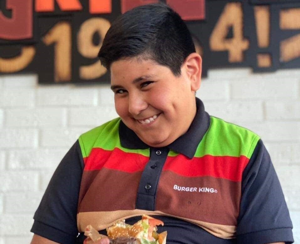La historia de Elías Navarro, el 'Niño del Oxxo' que ahora trabaja con Burger King