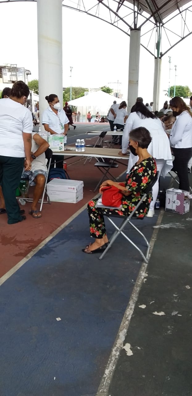 Apenas la semana pasada, la actriz compartió una fotografía en su cuenta de Instagram, donde se le podía observar haciendo fila para recibir la vacuna