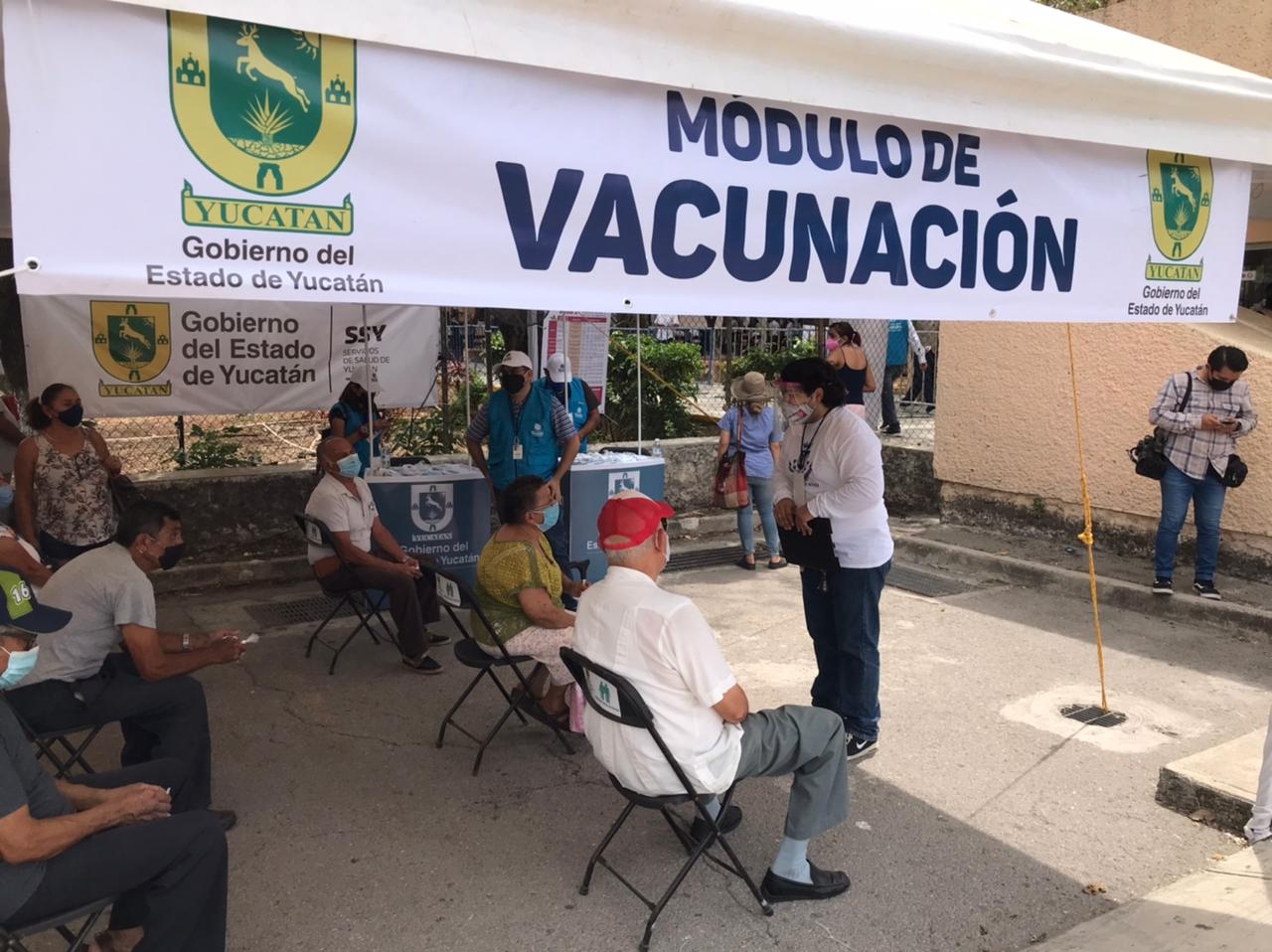 El primer día de vacunación registró buena afluencia de gente El primer día de vacunación registró buena afluencia de gente