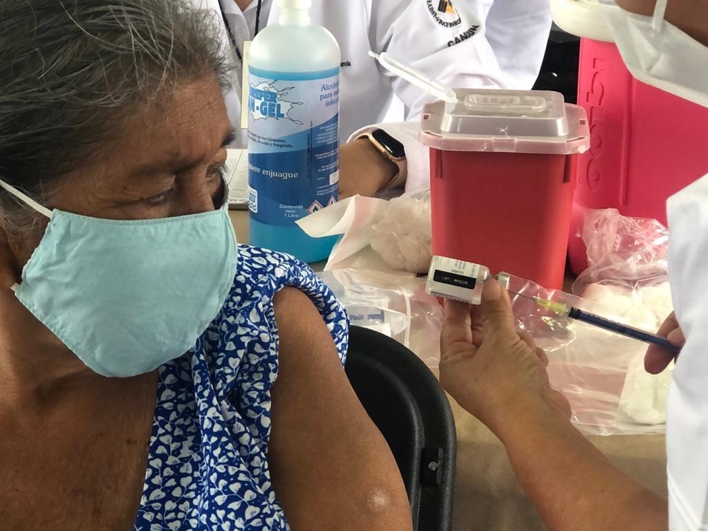 La inoculación inició desde temprano en la Región 94 de Cancún La inoculación inició desde temprano en la Región 94 de Cancún
