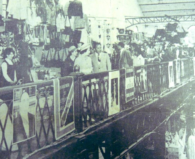 Isabel II durante su estancia en el Mercado Hidalgo