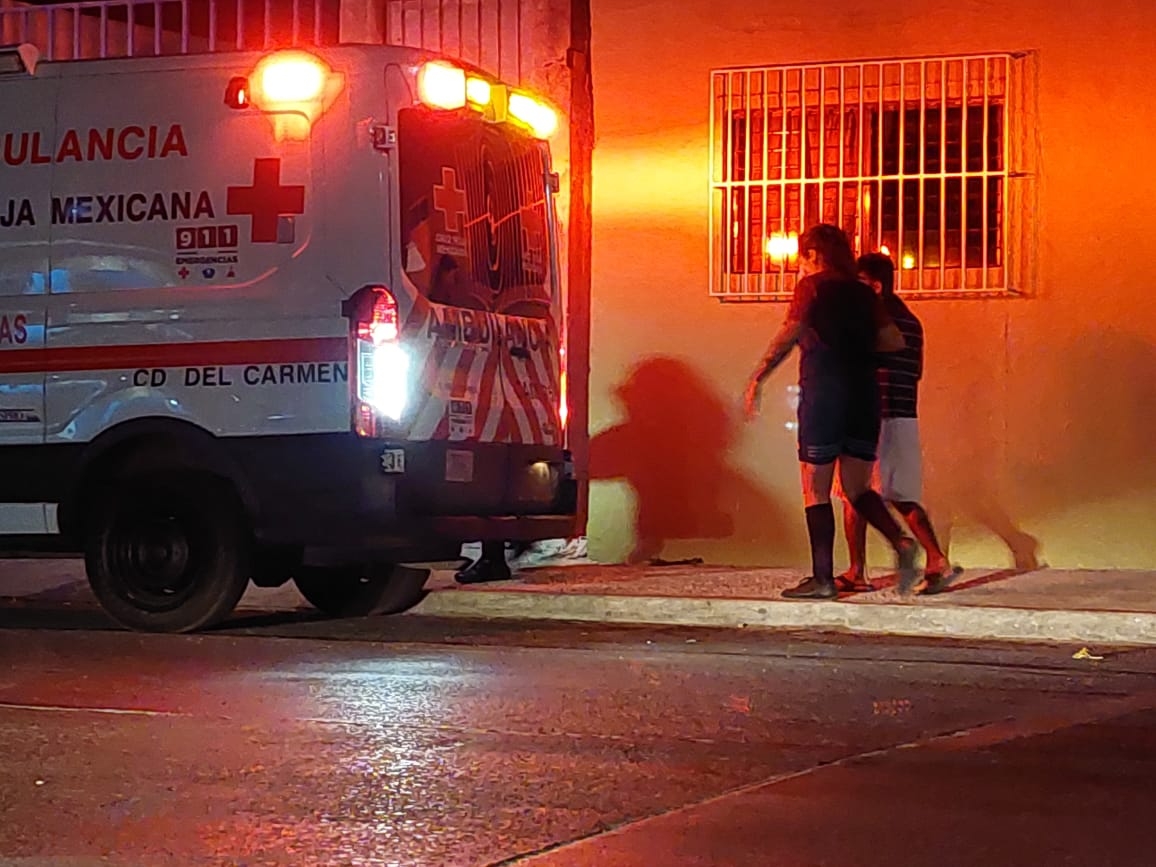 El joven fue auxiliado por paramédicos de la Cruz Roja El joven fue auxiliado por paramédicos de la Cruz Roja