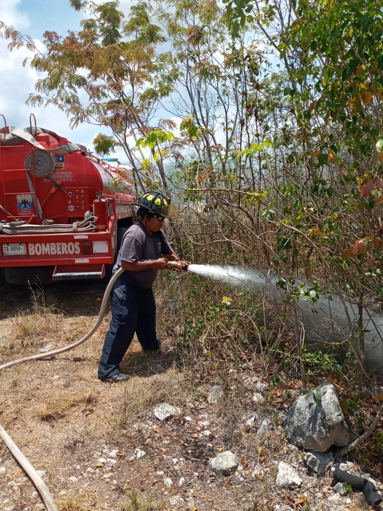 Los bomberos acuden a controlar las situaciones en Cozumel