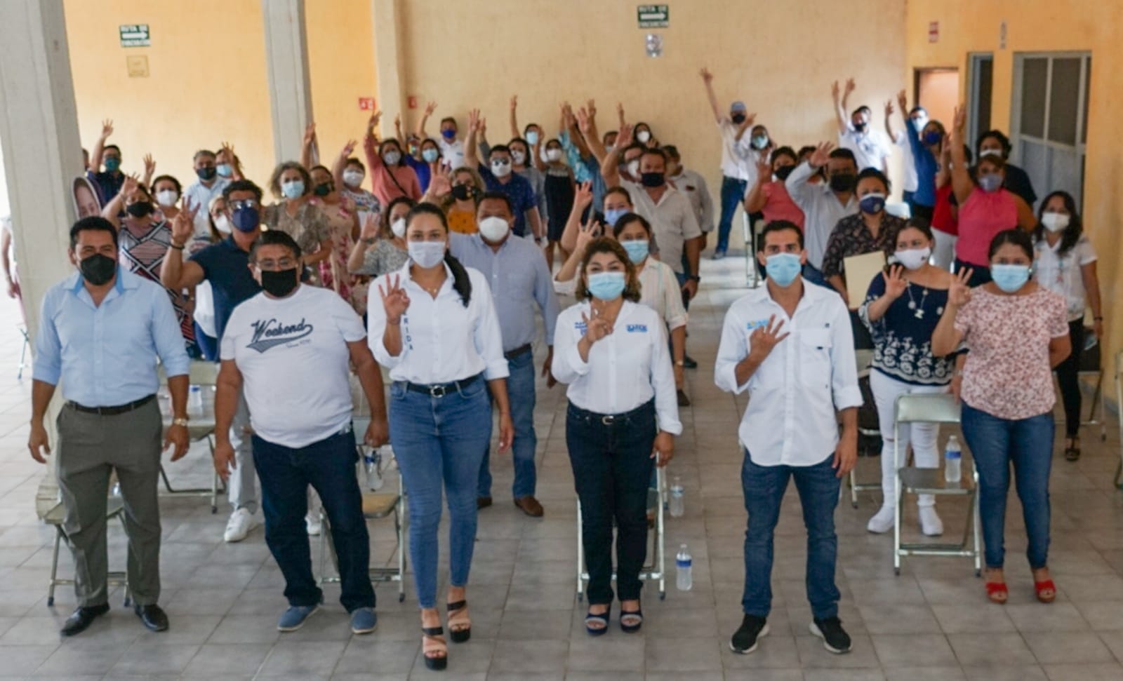 Karem Achach sostuvo una reunión con profesores, donde dio a conocer sus propuestas para mejorar la educación en Mérida