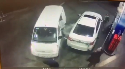Hombre evita asalto bañando con gasolina a ladrones Hombre evita asalto bañando con gasolina a ladrones