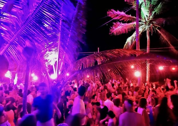 Estas fiestas arriesgan a los asistentes al COVID-19