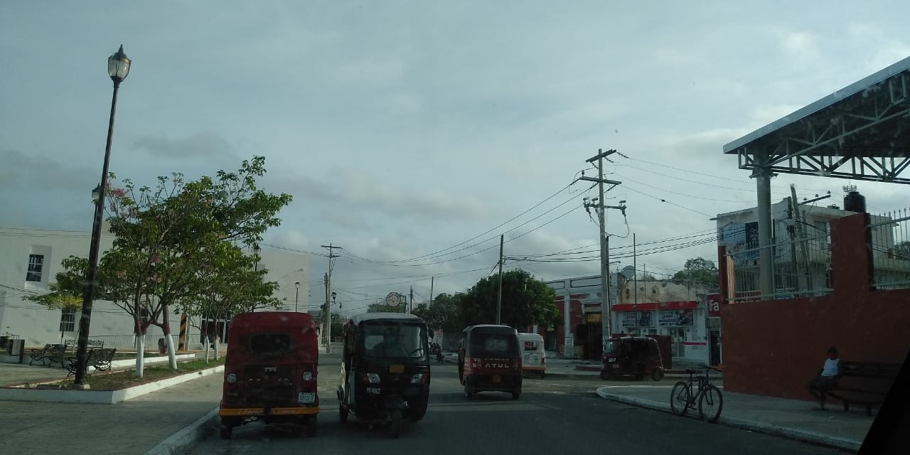 Mototaxistas de Seybaplaya sufren por falta de clientes; apenas sacan para la comida