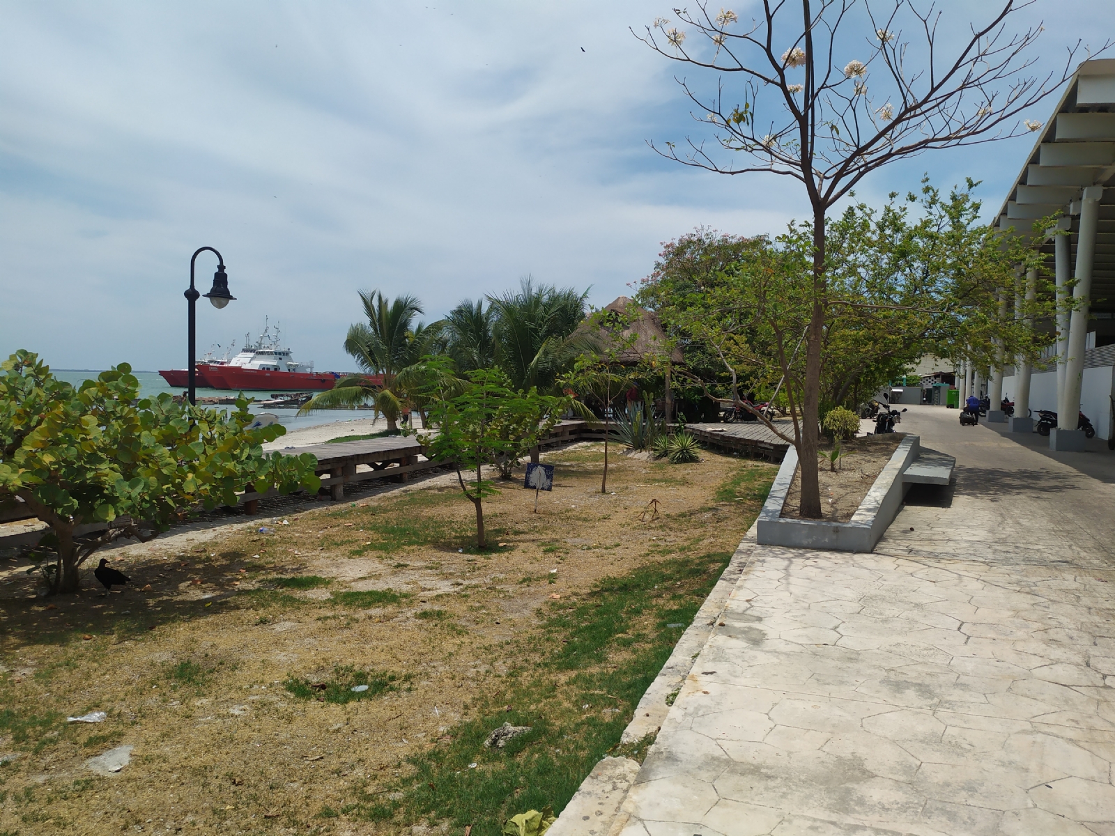 También se encuentra la construcción del Nuevo Mercado de Artesanías y una Plaza Pública en el centro de Carmen También se encuentra la construcción del Nuevo Mercado de Artesanías y una Plaza Pública en el centro de Carmen