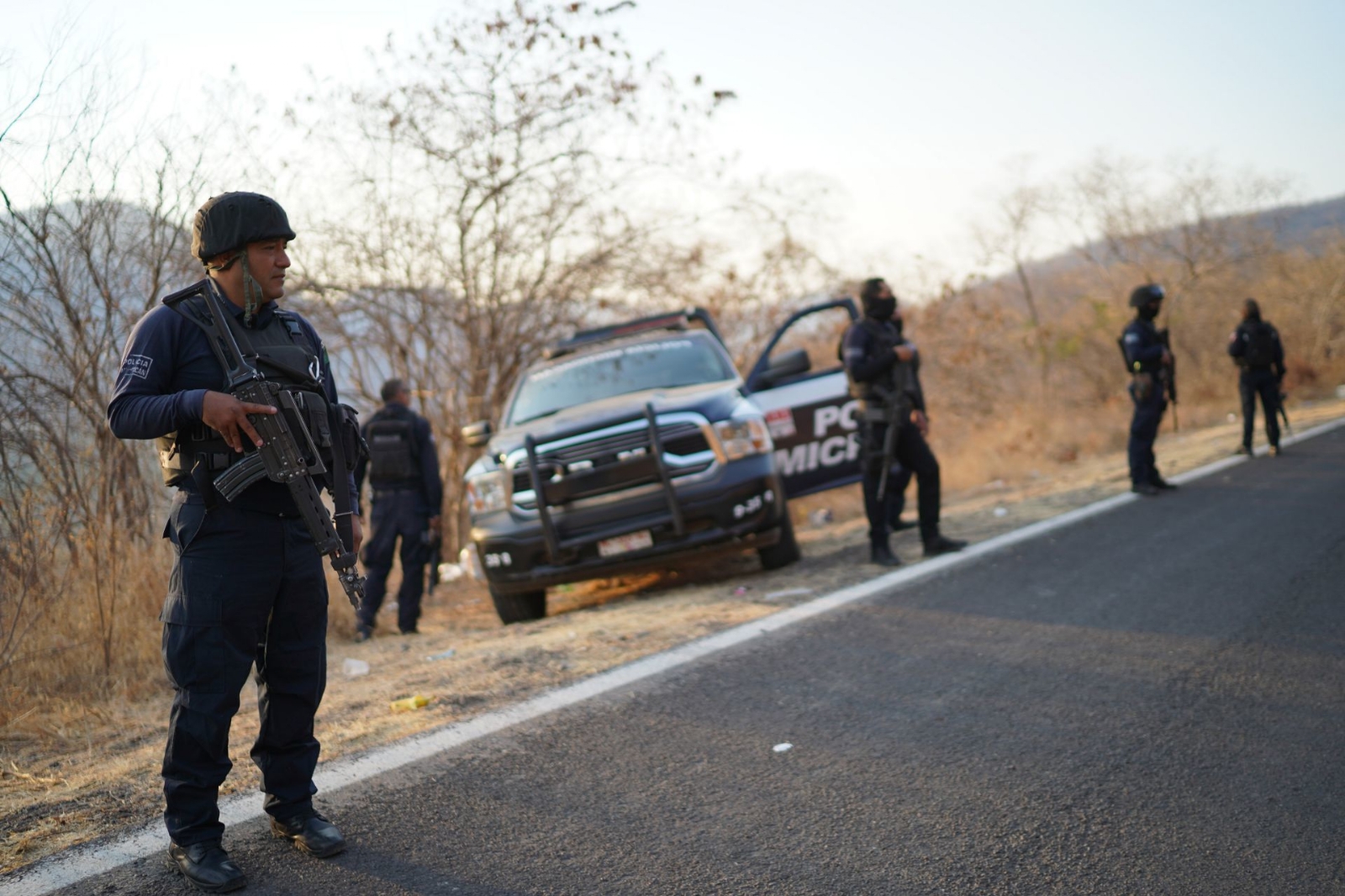 Elementos de la policía estatal resguardan accesos a Aguilla