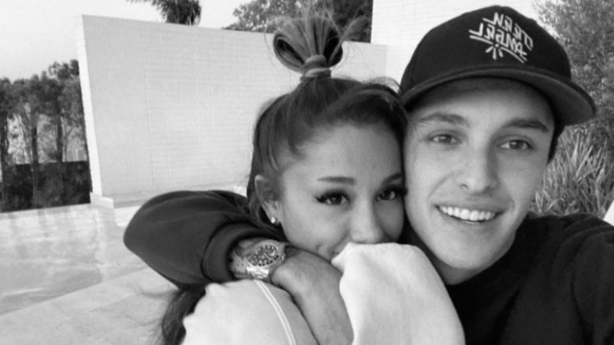 Revelan que Ariana Grande se casó con Dalton Gomez en secreto