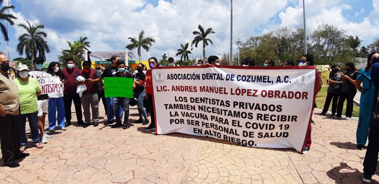 Llegaron con una lona y pancartas en mano