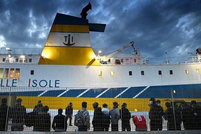 Mueren 50 migrantes tras naufragio frente a las costas de Túnez