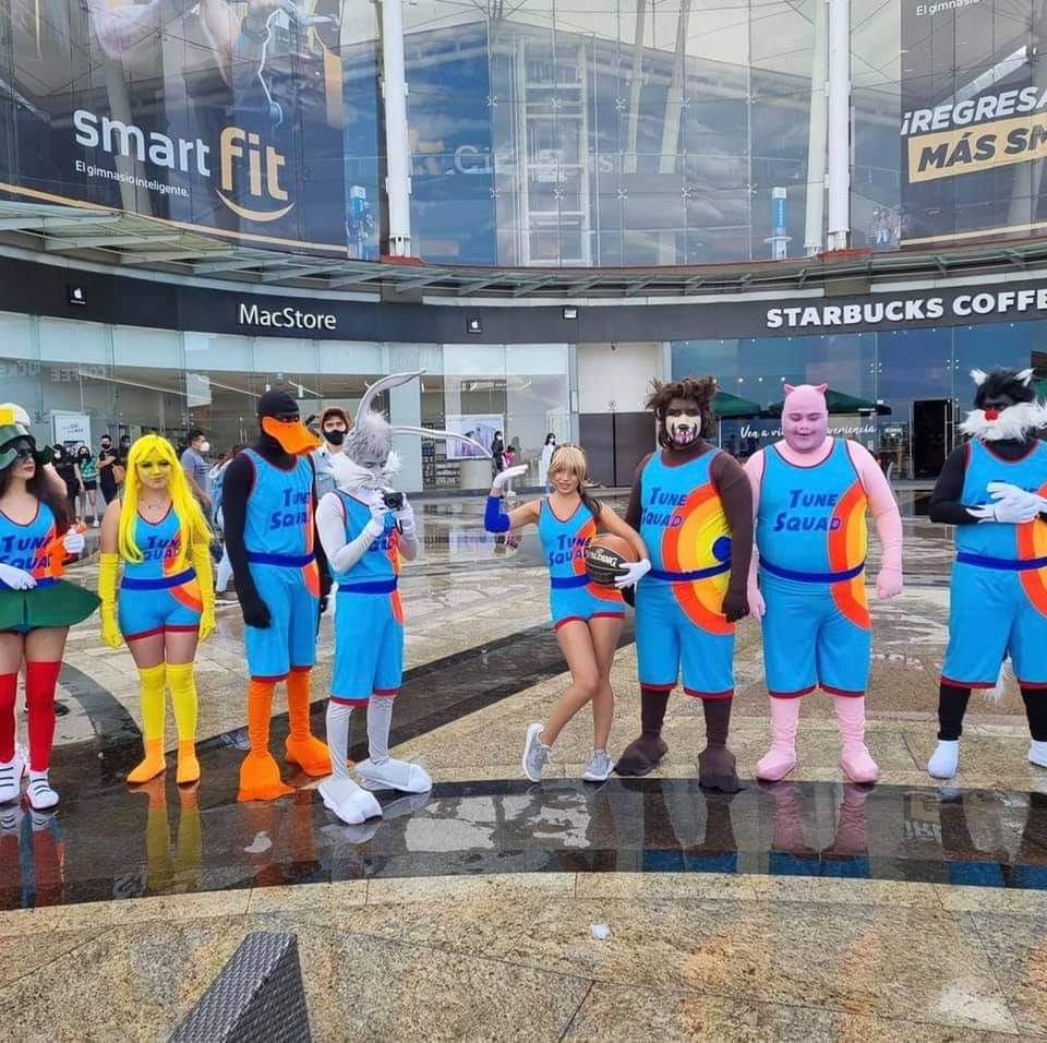 Memo Aponte y sus amigos se caracterizaron de personajes de los Loney Toons para Live Action de Space Jam,
