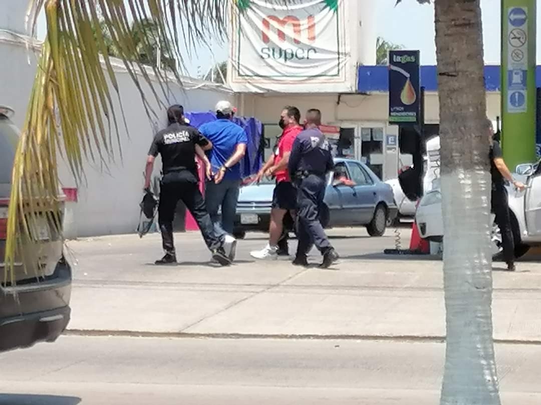 Tras localizar el arma de fuego tipo pistola del calibre 9 mm, detuvieron a los tres hombres involucrados