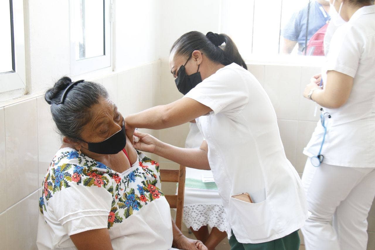 También arrancó la primera jornada de vacunación a maestras, maestros y personal educativo activo de escuelas públicas También arrancó la primera jornada de vacunación a maestras, maestros y personal educativo activo de escuelas públicas