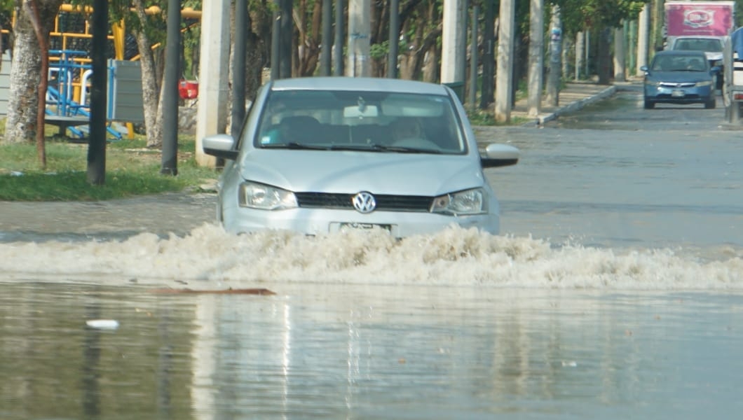 Las primeras gotas de lluvia se convirtieron en fuertes precipitaciones acompañadas de rachas de viento superiores a los 60 kilómetros por hora