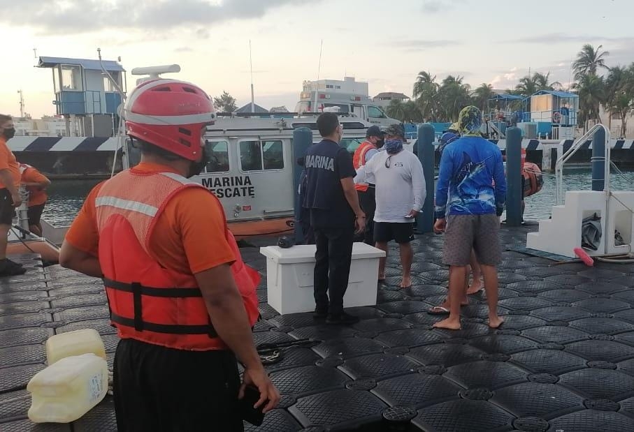 No demoró mucho tiempo para dar con los pescadores y proceder a su rescate No demoró mucho tiempo para dar con los pescadores y proceder a su rescate