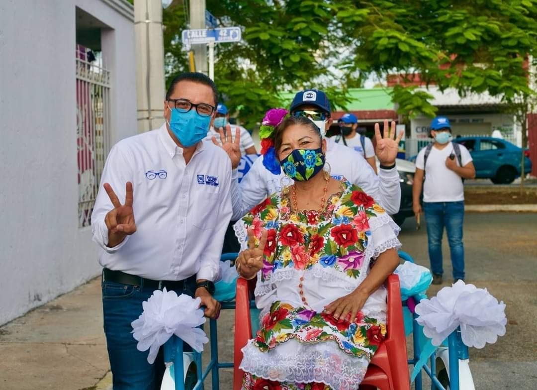 Con música de charanga, al ritmo de “3x4”, asomaron alegres jaraneros y triciclos decorados con símbolos de la vaquería Con música de charanga, al ritmo de “3x4”, asomaron alegres jaraneros y triciclos decorados con símbolos de la vaquería