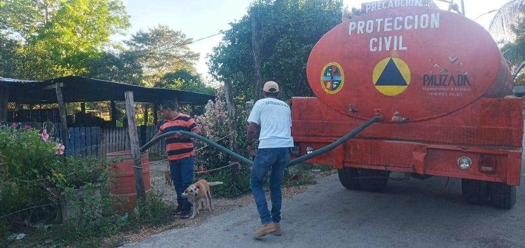 "El agua que se extrae es salada y en ocasiones amarga" habitantes de comunidades afectadas en Ciudad del Carmen "El agua que se extrae es salada y en ocasiones amarga" habitantes de comunidades afectadas en Ciudad del Carmen