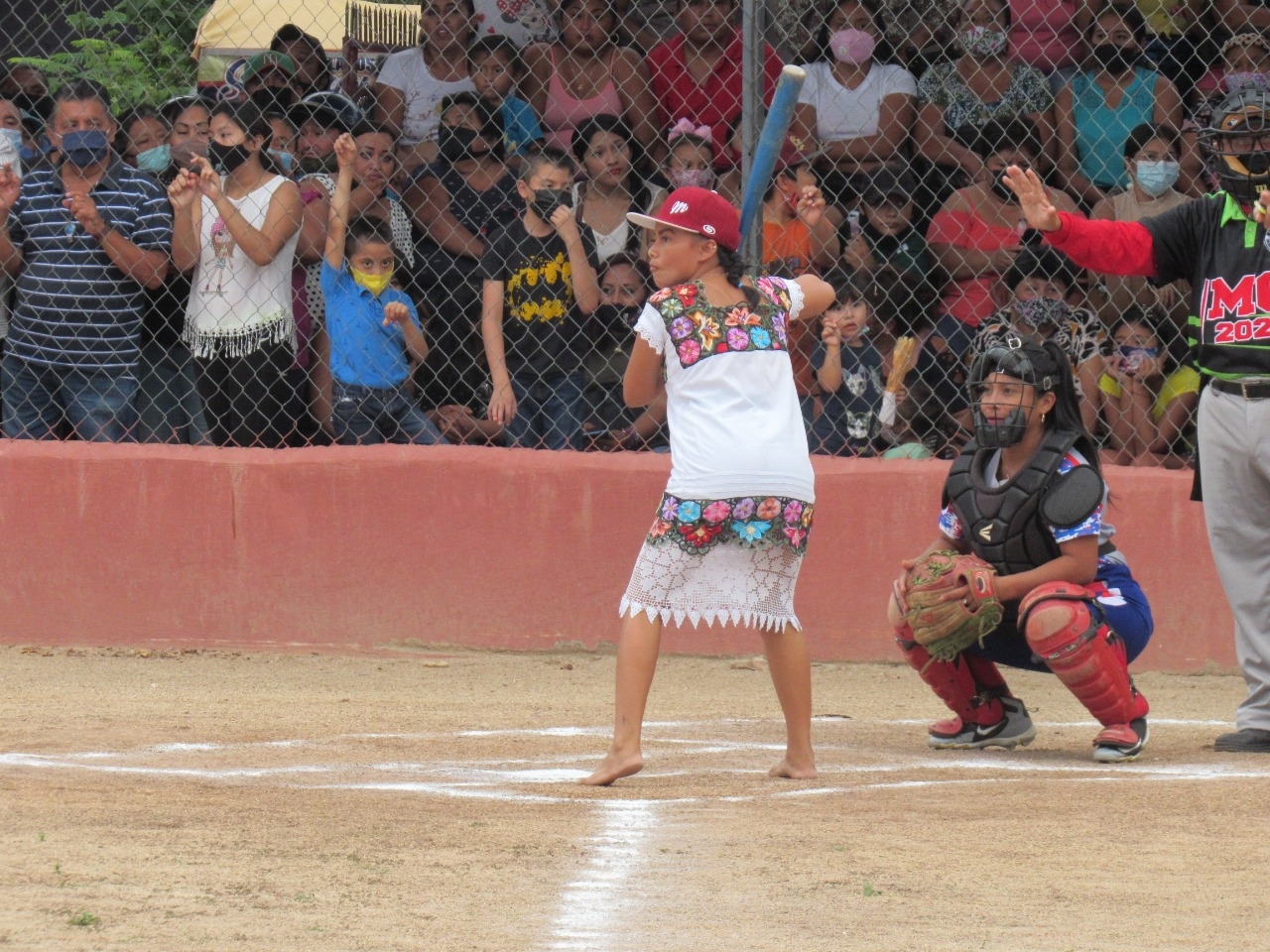 Diablitas Mestizas de Hondzonot protagonizan exhibición de softbol