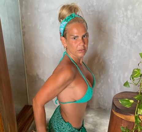 Hay que recordar que la vedette hizo un topless al concluir una entrevista que le realizaban