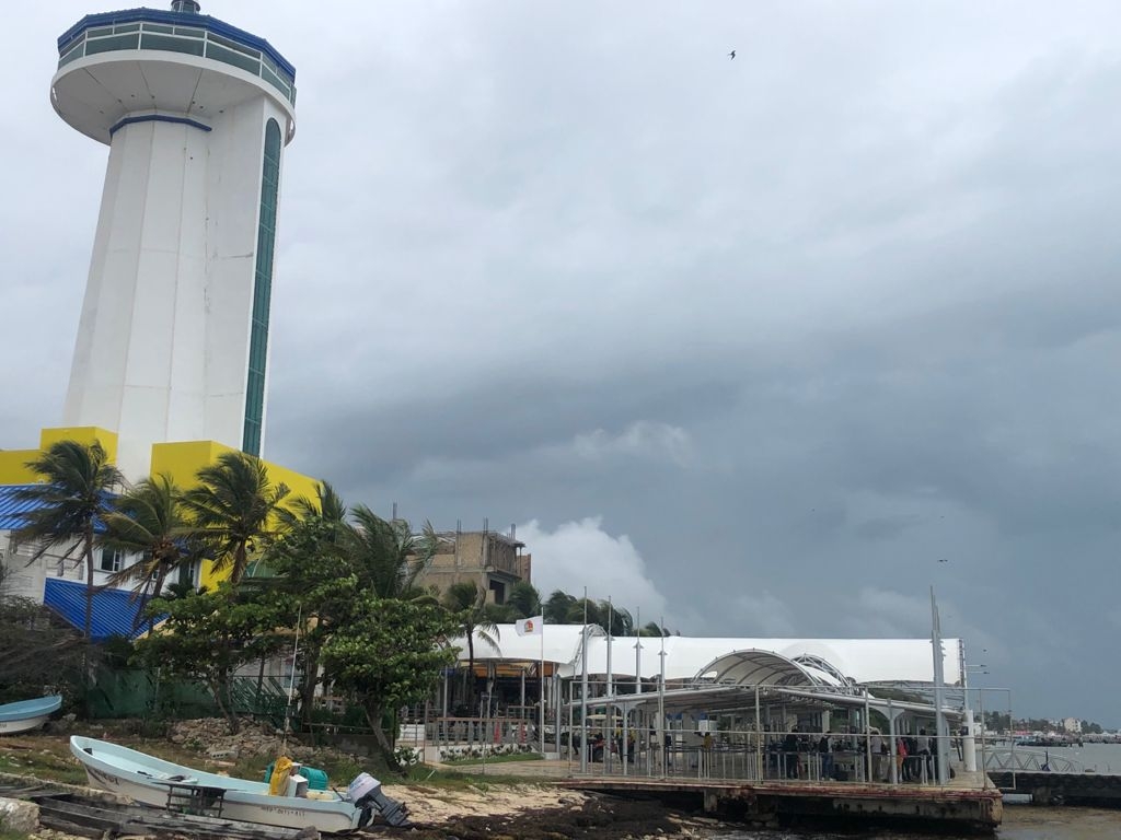 Frente Frío 24 causará lluvias y vientos fuertes en Quintana Roo, por lo que se cerró el puerto a enbarcaciones menores Frente Frío 24 causará lluvias y vientos fuertes en Quintana Roo, por lo que se cerró el puerto a enbarcaciones menores