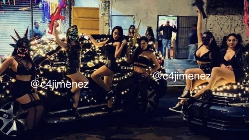 Novias de la Unión Tepito posan con armas