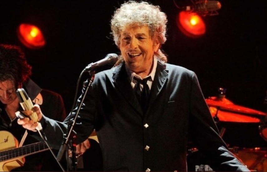 Dylan ha recibido diversos premios a lo largo de su carrera, entre ellos el Premio Nobel de Literatura y doce Grammys