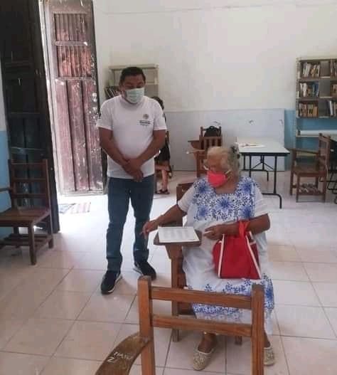 Los usuarios de redes sociales felicitaron a la abuelita por sus ganas de terminar la primaria