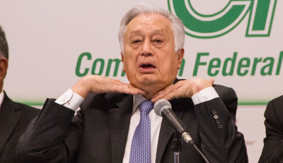 Bartlett es director de la Comisión Federal de Electricidad (CFE)