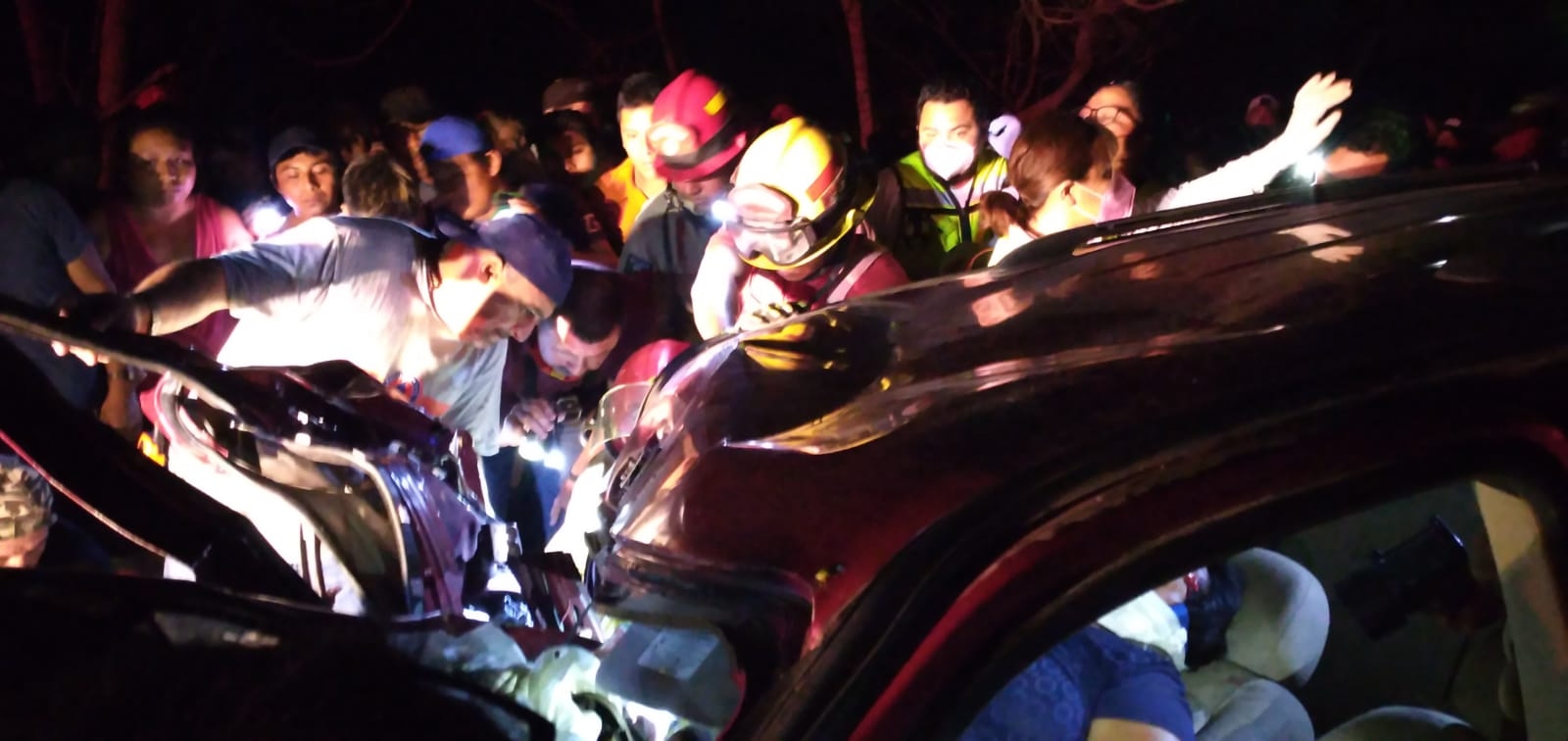 Fuerte accidente quita la vida a una mujer y lesiona a un hombre