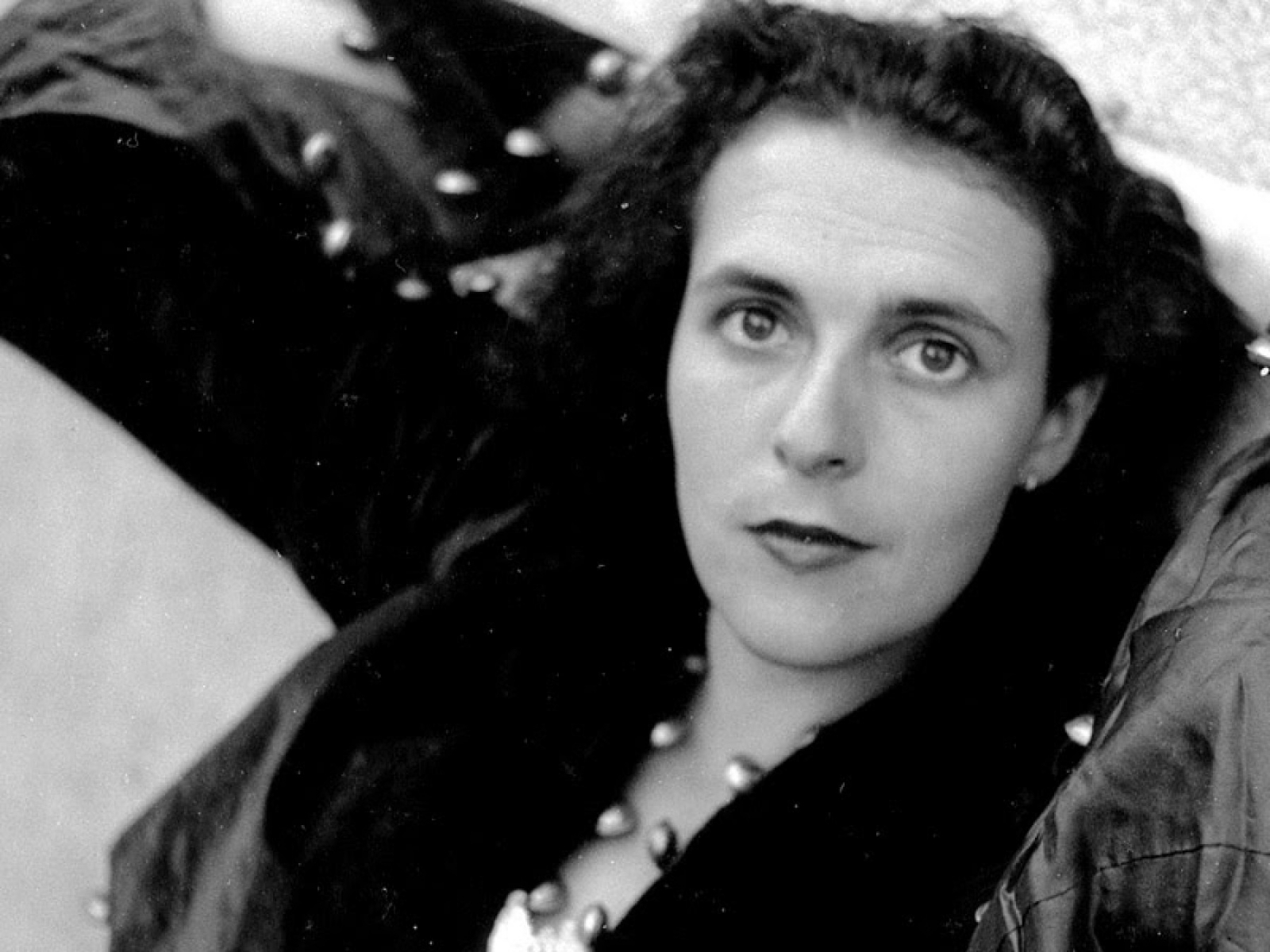 Entre las obras de Leonora Carrington se encuentran Ferret Race, El mundo mágico de los mayas y Retrato de Max Ernst Entre las obras de Leonora Carrington se encuentran Ferret Race, El mundo mágico de los mayas y Retrato de Max Ernst