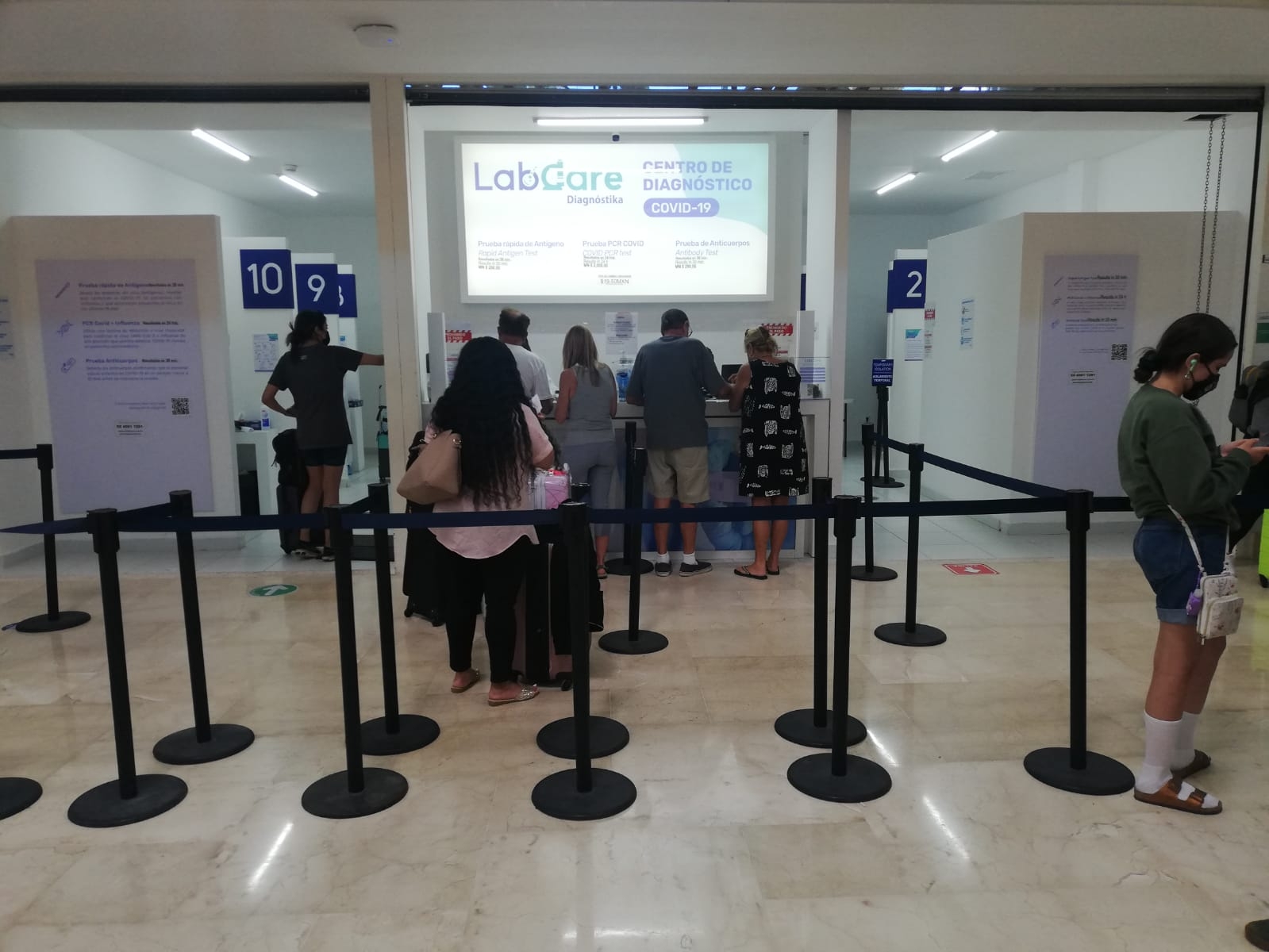 Los turistas contagiados permanecen en aislamiento en cubículos