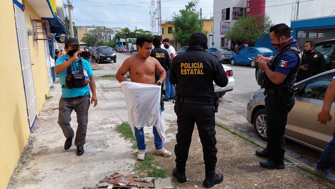 Una camioneta se estacionó y comenzaron a insultar a los participantes de la caminata de MORENA.