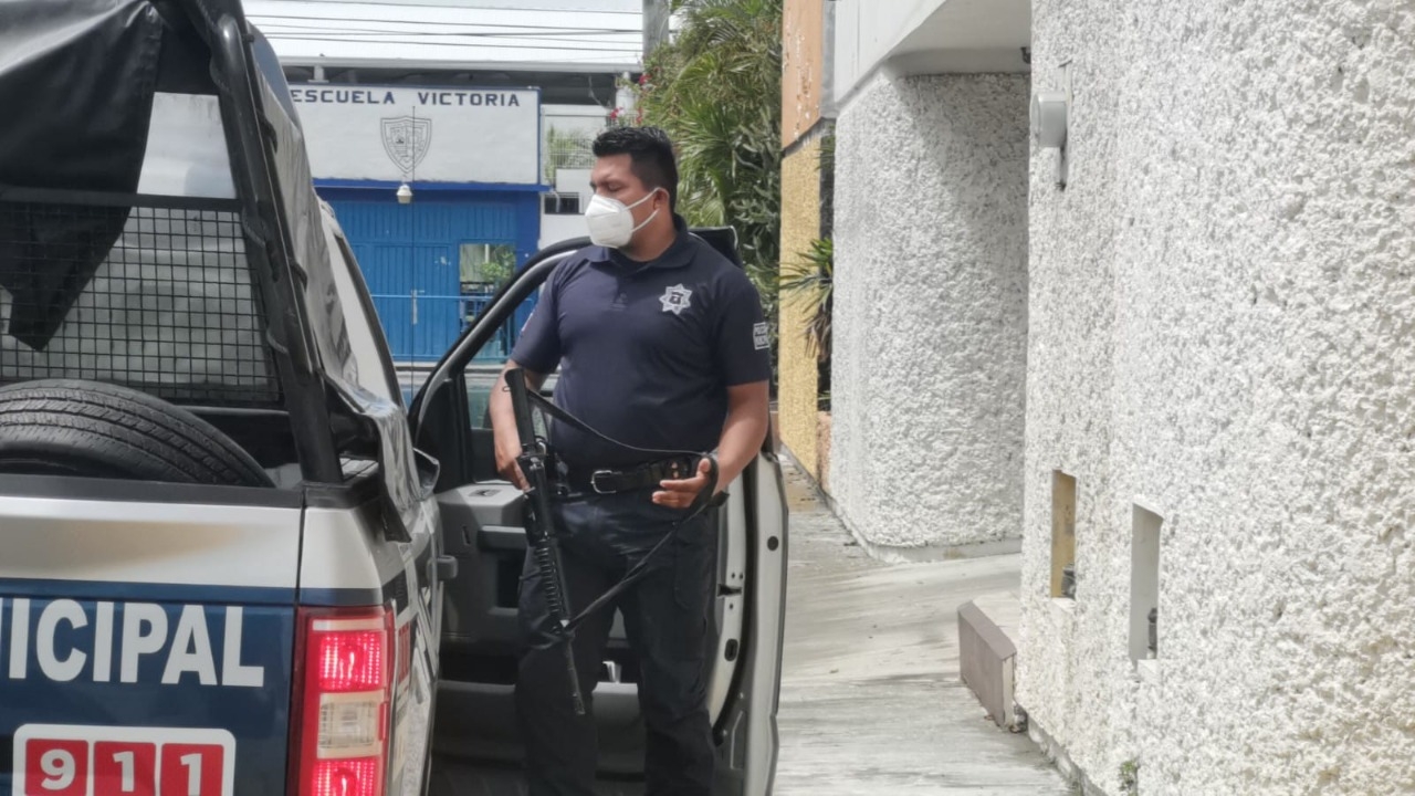 A la colonia Playa Norte llegaron elementos de la policía municipal con armas largas A la colonia Playa Norte llegaron elementos de la policía municipal con armas largas
