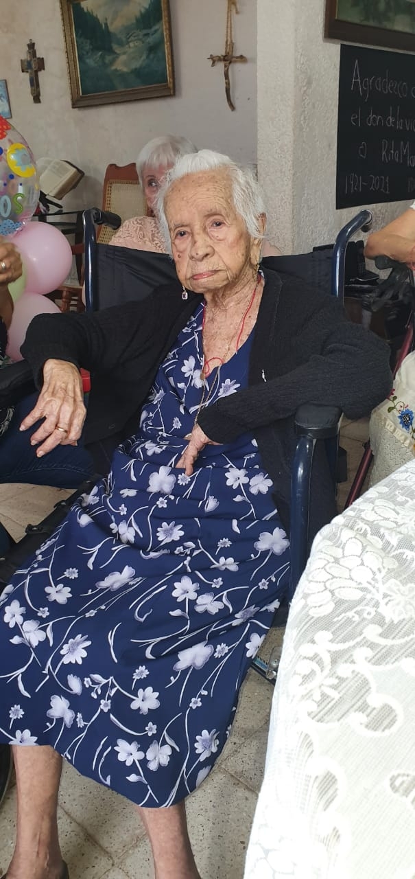 Abuelita de Mérida cumple 100 años y lo celebran con caravana