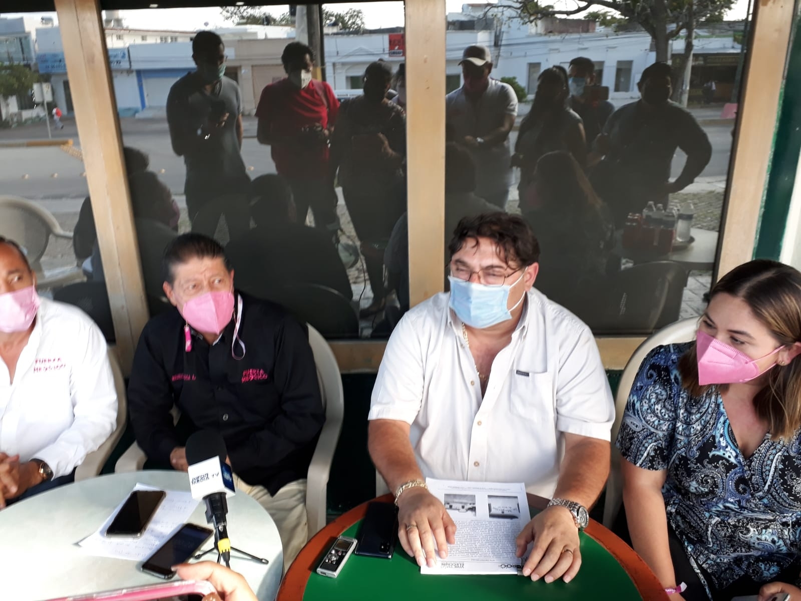 “Con el pretexto de no localizarla, no le da continuidad al procedimiento; sin embargo, las denuncias que ponen en nuestra contra, al segundo día ya están notificadas” “Con el pretexto de no localizarla, no le da continuidad al procedimiento; sin embargo, las denuncias que ponen en nuestra contra, al segundo día ya están notificadas”