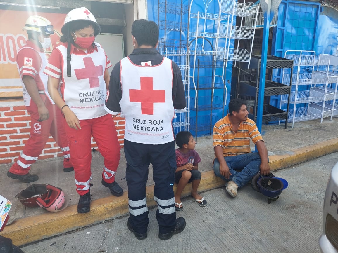 Niño termina lesionado tras accidente entre motos en Ciudad del Carmen Niño termina lesionado tras accidente entre motos en Ciudad del Carmen
