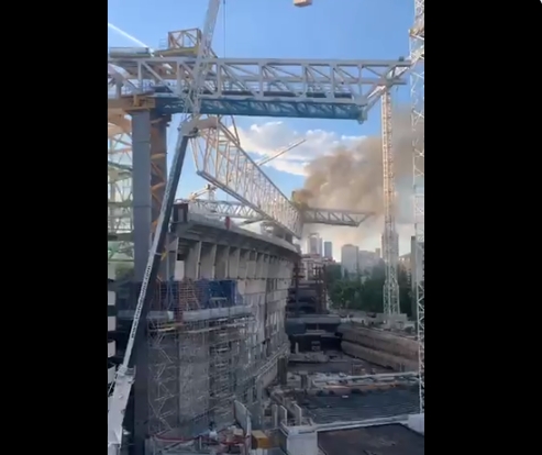 El incendio se detectó en una de las columnas que dan a la calle Padre Damián y habrían afectado una de las estructuras metálicas que pertenecían al viejo estadio