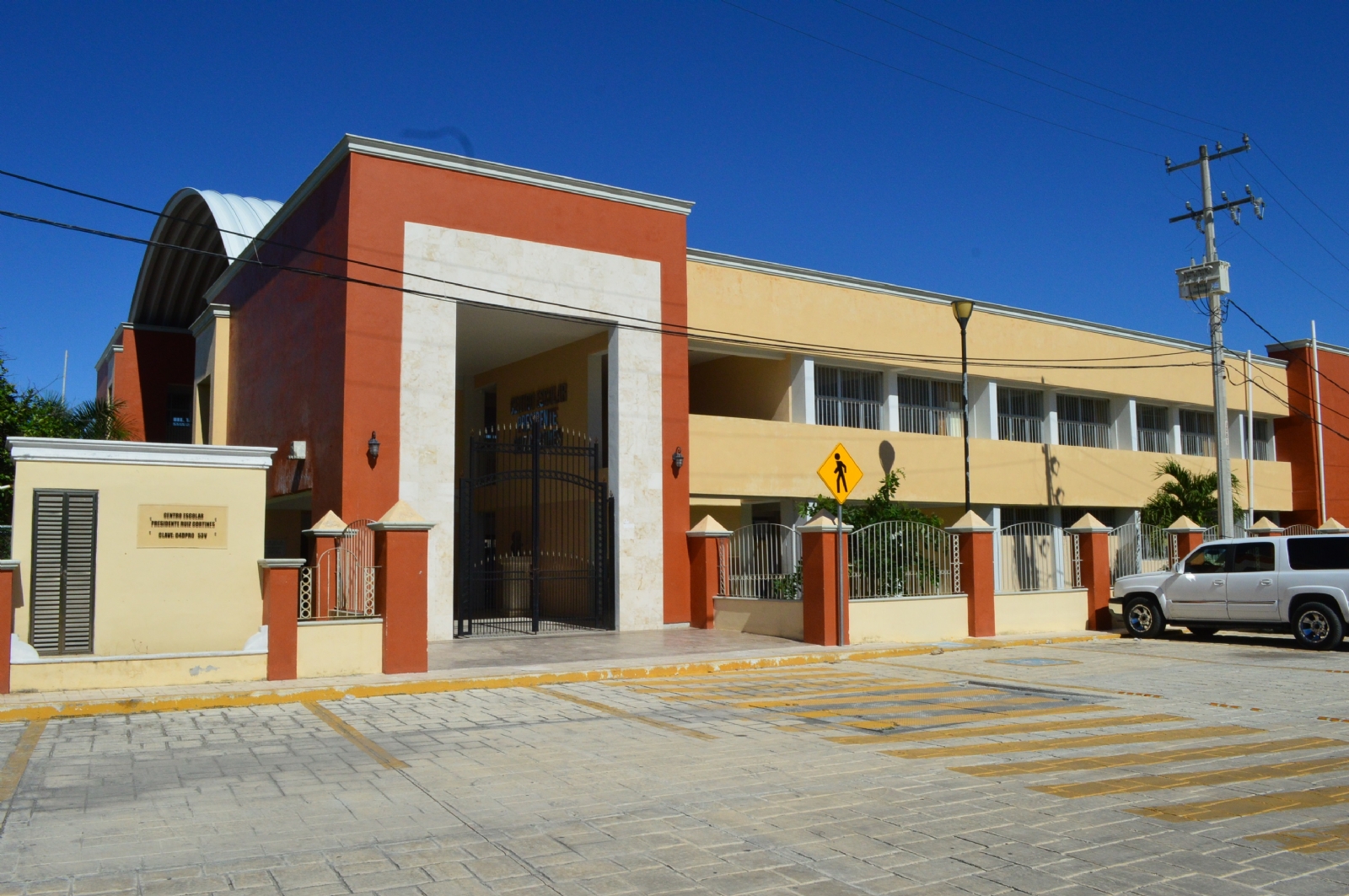 Debido a que los alumnos y padres no han sido vacunados podría generar un aumento de posibles casos
