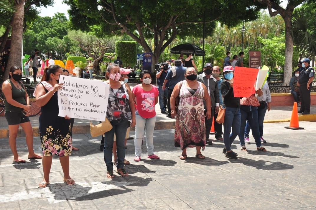 Denuncian que supuestos líderes cobran entre 150 y 200 pesos semanales como cuota sindical Denuncian que supuestos líderes cobran entre 150 y 200 pesos semanales como cuota sindical