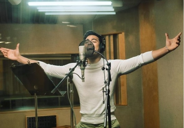 Carlos Rivera estrenó su nuevo material discográfico llamado "Leyendas"
