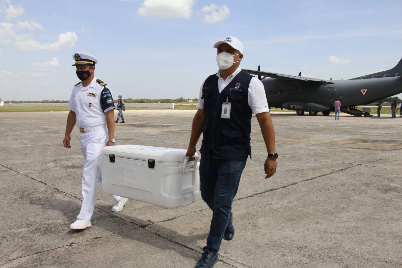 Llegan 110 500 dosis de la vacuna contra el coronavirus en Yucatán