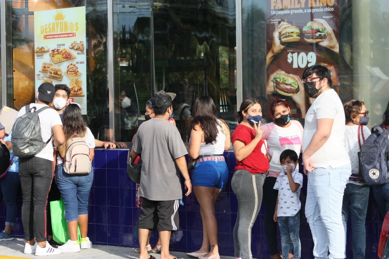Hasta el momento no se ha reportado ninguna autoridad para disipar a las multitudes Hasta el momento no se ha reportado ninguna autoridad para disipar a las multitudes